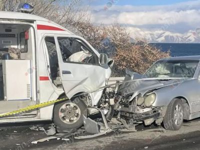 Գեղարքունիքում բախվել են Մարտունու շտապօգնության մեքենան ու «Mercedes»-ը. 3 վիրավորներից մեկը բուժքույրն է