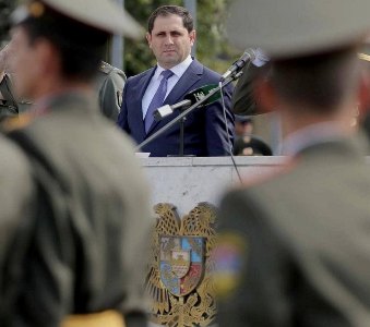 Делегация во главе с министром обороны Армении отбыла с рабочим визитом во Францию