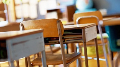 Учителю, приклеившему скотчем за шею к парте 9-летнего школьника, грозит до 10 лет лишения свободы