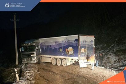 Տանձավեր գյուղի սկզբնամասում կցորդիչով բեռնատարը մերկասառույցի պատճառով ընդունել է մկրատաձև դիրք