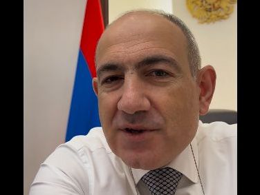 Пашинян встретился с учениками Физико-математической школы
