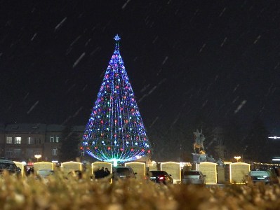 И.о. мэра Гюмри: На покупку и украшение главной елки второго города Армении выделено более $50 тыс.