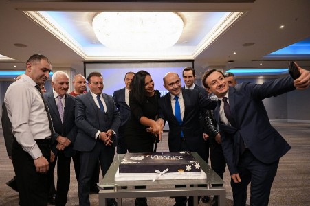 «Փաստ». Էդմոն Մարուքյանը ճոխ է նշել իր կուսակցության իննամյակը
