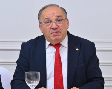 Աննա Հակոբյանի վերջին հանդիպման մասնակիցը Վահե Հակոբյանին ակրոստիքոս էր ձոնում. Վազգեն Սաղաթելյան