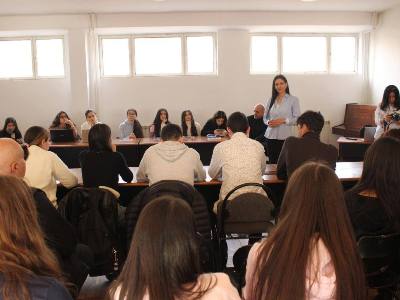 Անահիտ Մանասյանն այցելել է «Մխիթար Սեբաստացի» կրթահամալիր և դասախոսությամբ հանդես եկել