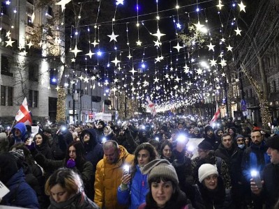 Участники акции протеста в Тбилиси снова перекрыли проспект Руставели