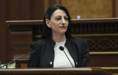 «Հրապարակ». «Լավագույն իրավաբան» ՄԻՊ-ն իր համար արծաթյա թեւնոց է պատվիրել, որի վրա պատվիրել է փորագրել «Դիցուհի»