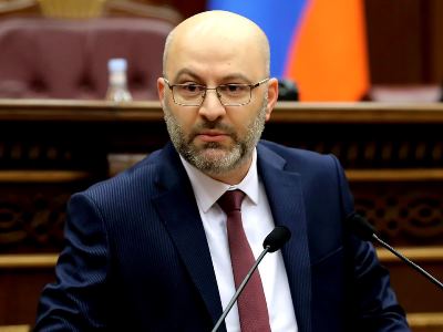 Вице-спикер подписал протокол о прекращении полномочий депутата НС Д.Арушаняна