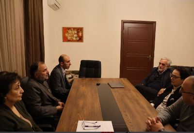 Предстоятель Арцахской епархии принял бывшего прокурора МУС Луиса Морено Окампо