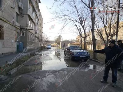 Հակասանիտարական ու գարշահոտ վիճակ՝ Մասիսի քաղաքապետարանի «քթի տակ». կեղտաջրերը լցվել են շենքի նկուղներն ու բակը