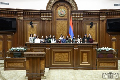 Պատգամավորները դպրոցականներին մանրամասն ներկայացրել են Հայաստանի արտաքին քաղաքականության առաջնահերթությունները