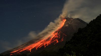 Kilauea volcano erupts in Hawaii