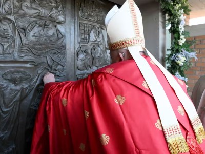 Pope Francis opens ‘holy door’ at one of Italy's largest prisons