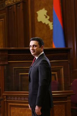 Ալեն Սիմոնյանը «Իրական Հայաստանի» քարտեզը փակցրել է ԱԺ նիստերի դահլիճում