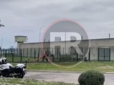 Inmate takes hostages in France prison