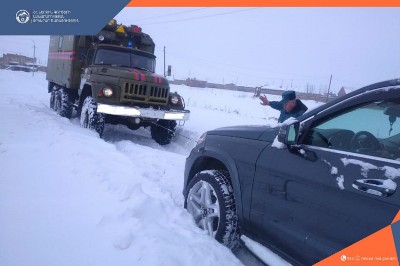 В Армении спасатели вызволили из снежного плена 10 автомобилей