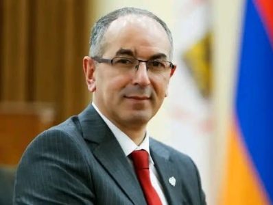 Քաղաքապետարանում աշխատանքիս 19-րդ տարում ազատման դիմում եմ գրել. գլուխս բարձր եմ հեռանում. Տարոն Գևորգյան