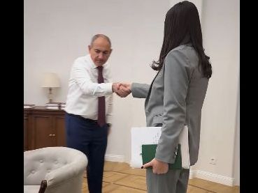 Նիկոլ Փաշինյանն աշխատանքային հանդիպում է ունեցել ՆԳ նախարար Արփինե Սարգսյանի հետ (վիդեո)