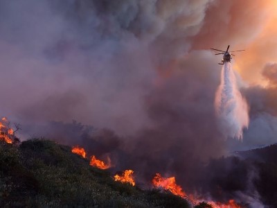 Пожары в Калифорнии охватили районы Лос-Анджелеса: объявлена обязательная эвакуация для более чем 80 тыс. человек