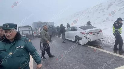В Арагацотне на участке протяженностью в несколько километров столкнулись 27 автомобилей