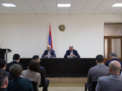 Հավասարություն, արտոնյալների բացակայություն. Շիրակի մարզպետն աշխատակազմի հետ խորհրդակցություն է անցկացրել