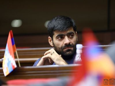 Ի հիշատակ Մհեր Սահակյանի՝ ԱԺ նիստերի դահլիճի դիմաց կբացվի սգո հուշամատյան