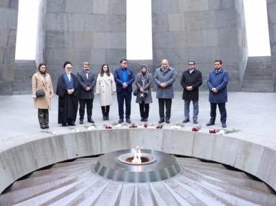 Մեջլիսի Իրան-Հայաստան բարեկամական խմբի պատվիրակությունն այցելել է Ծիծեռնակաբերդի հուշահամալիր