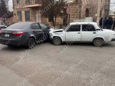 Արտաշատում բախվել են «ՎԱԶ 2107» մակնիշի և «Toyota Corolla» մակնիշի ավտոմեքենաները. կա տուժած. Shamshyan.com