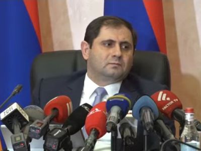 Հայաստանի պաշտպանության նախարարը ԳՇ պետի հրաժարականի պահանջելու պատճառ չի տեսնում