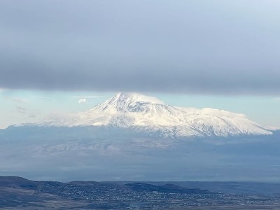 Օդը լավ մաքրվեց, երկնքի կապույտը և լեռները հստակ երևում են. Սուրենյան