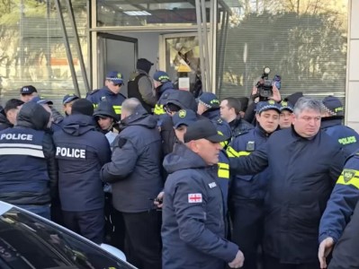 Clashes between protesters and police in Tbilisi