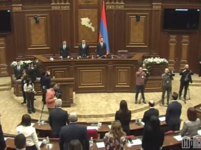 Депутаты парламента Армении почтили минутой молчания память своего коллеги Мгера Саакяна