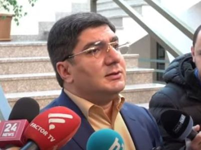 «Վախեցավ». Մեսրոպ Մանուկյանը լրագրողների հետ եկան Սուրեն Գրիգորյանի աշխատասենյակ, սակայն վերջինս դուրս չեկավ