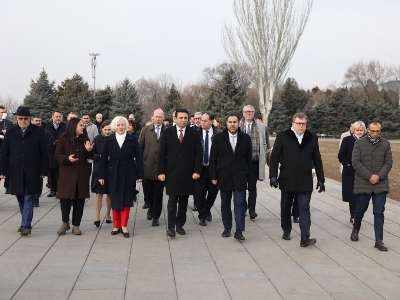Ալեն Սիմոնյանը Հյուսիսային Եվրոպա-Բալթյան երկրներ պատվիրակության հետ այցելել է Ծիծեռնակաբերդի հուշահամալիր