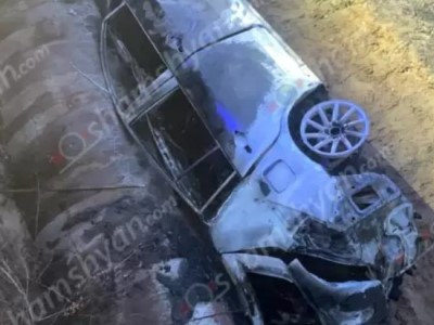 Սյունիքի մարզում «Nissan Tiida»-ն բախվել է երկաթե արգելապատնեշներին և մոտ 25 մետր գլորվելով՝ հայտնվել ձորում