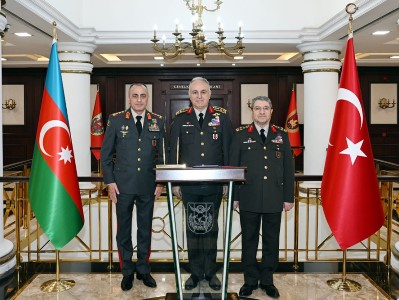 Ադրբեջանի ցամաքային զորքերի հրամանատարը հանդիպել է Թուրքիայի զինված ուժերի գլխավոր շտաբի պետի հետ