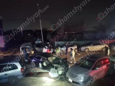 Цепное ДТП в Ереване: пьяный водитель врезался в 6 припаркованных автомобилей