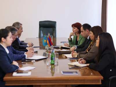 Министр территориального управления РА принял посла Казахстана