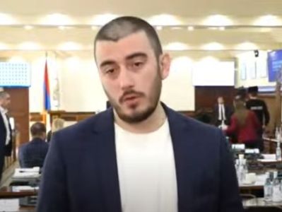 «Իա» բառին ոնց էլ արձագանքես, ոչ կոռեկտ է ստացվելու. Ավագանու անդամը՝ նիստի ժամանակ քաշքշուկի մասին