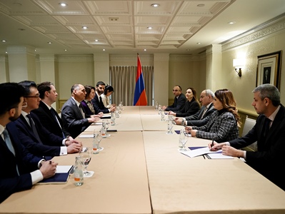 Armenia PM discusses regional matters with American Heritage Foundation for Strategic Studies representatives
