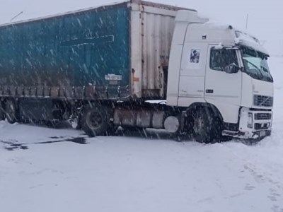 Շինուհայր գյուղի խաչմերուկի մոտակայքում բեռնատարը մկրատաձև դիրք է ընդունել՝ երկկողմանի փակելով ճանապարհահատվածը