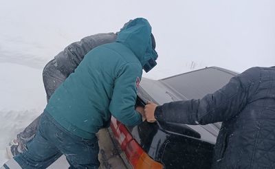 В Армении спасатели освободили из снежного плена 311 транспортных средств