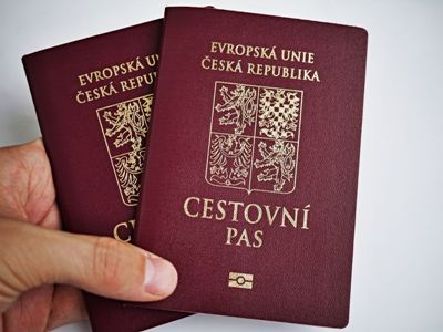 Президент Чехии подписал закон, запрещающий получать гражданство гражданам России