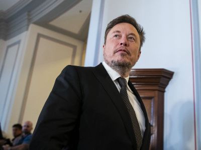 Wired: ведомство Маска работает над созданием чат-бота для правительства США