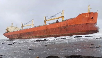 На Сахалине ввели режим ЧС из-за севшего на мель судна