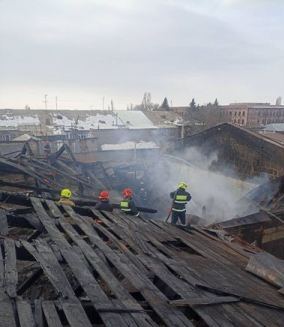 В Гюмри загорелась крыша спортивной школы