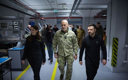 Зеленский показал новому главе военного комитета НАТО украинское дальнобойное оружие