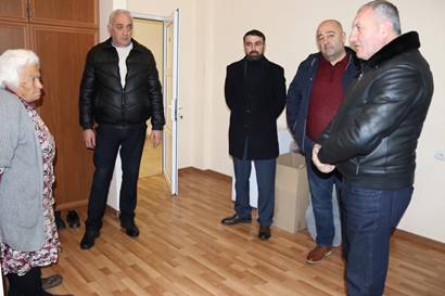 Լոռու մարզպետն ու Ստեփանավանի համայնքապետն այցելել են հրդեհի հետևանքով հյուրանոցներում ապաստանած ընտանիքներին