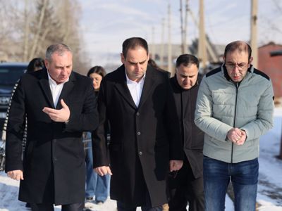 Глава МТУИ Армении посетил Степанаван и пообщался с эвакуированными из-за пожара гражданами