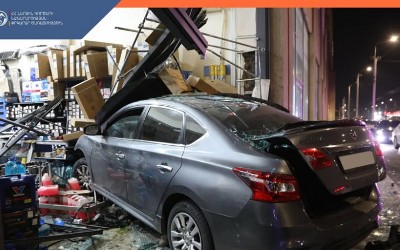 Սեբաստիա փողոցում բախվել են «Lada»-ն ու «Nissan»-ը. վերջինս էլ մխրճվել է խանութի մեջ. Կան վիրավորներ